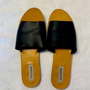 Steve Madden “Grace” Black Leather Flat Sandals